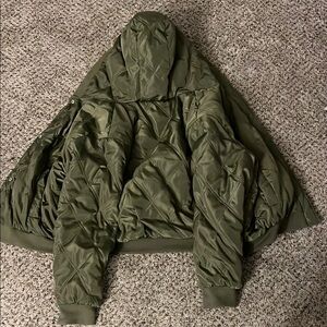 Jacket
Color:green
It can reverse